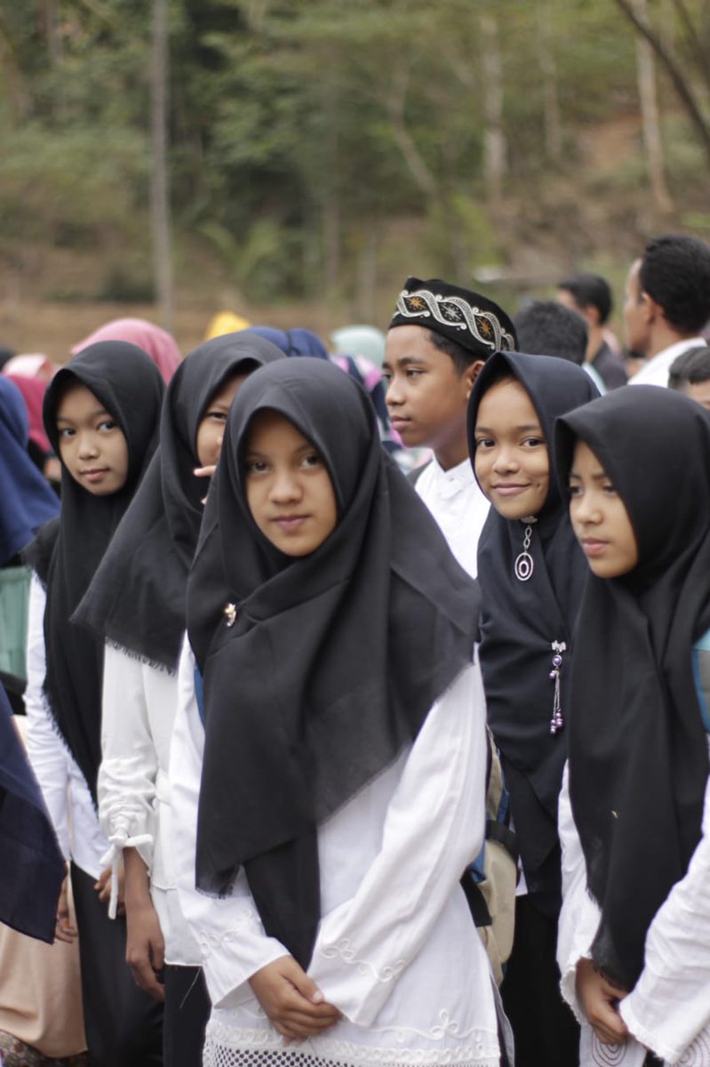 SaefulohM's tweet photo. #NGAJI
#SELFI
#HEPPY
#YAYASANASSIDIQIYYAH
#ASSIDIQIYYAHBANJARNEGARA
#ASSIDIQIYYAHKALIAJIR
#ASSIDIQIYYAH
#TPQASSIDIQIYYAH
#MADINASSIDIQIYYAH
#PAUDKBASSIDIQIYYAH
#IPBASSIDIQIYYAH
#FORUMPEMUDAKALIAJIR
#KOPERASIBERKAHSANTRI
#SIDIQMART
#ZAADASNACK
#ASSIDIQIYYAHEWS
#KALIAJIRNEWS https://t.co/xAqQWj4VLy