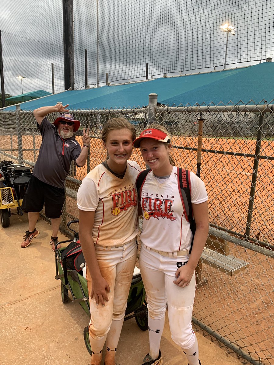 sydneewendel's tweet photo. Ended up 4-0 in bracket play yesterday @USASoftball NIT Champs in FL. @CoachMorrisR did we needed todo. #poundtheball and #hardhitball π₯π£#nofear D and @slingit in the circle π₯πͺ. And no... weβre not washing UNIs π. Brenna and me and Coach Charlie having fun. https://t.co/s8UgjR9ZKx