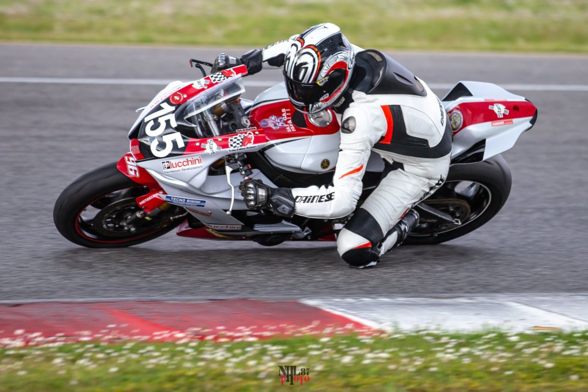 comotticorse's tweet photo. #trofeoitalianoamatori 4° appuntamento a @MugelloCircuit  per @gianlupazzini55 e @comotticorse e #start_team https://t.co/Gb6hKQAElQ https://t.co/x0Ld8V8E2p
