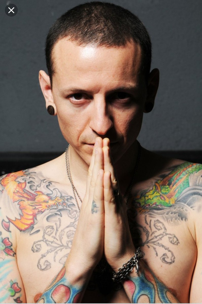 CheriWignall's tweet photo. @linkinpark ❤💔😥 #ChesterBennington #RIPChesterBennington #LinkinPark @linkinpark @TalindaB #myfavepic my heart breaks still everytime I hear his voice xx https://t.co/ikh5LE1xNm