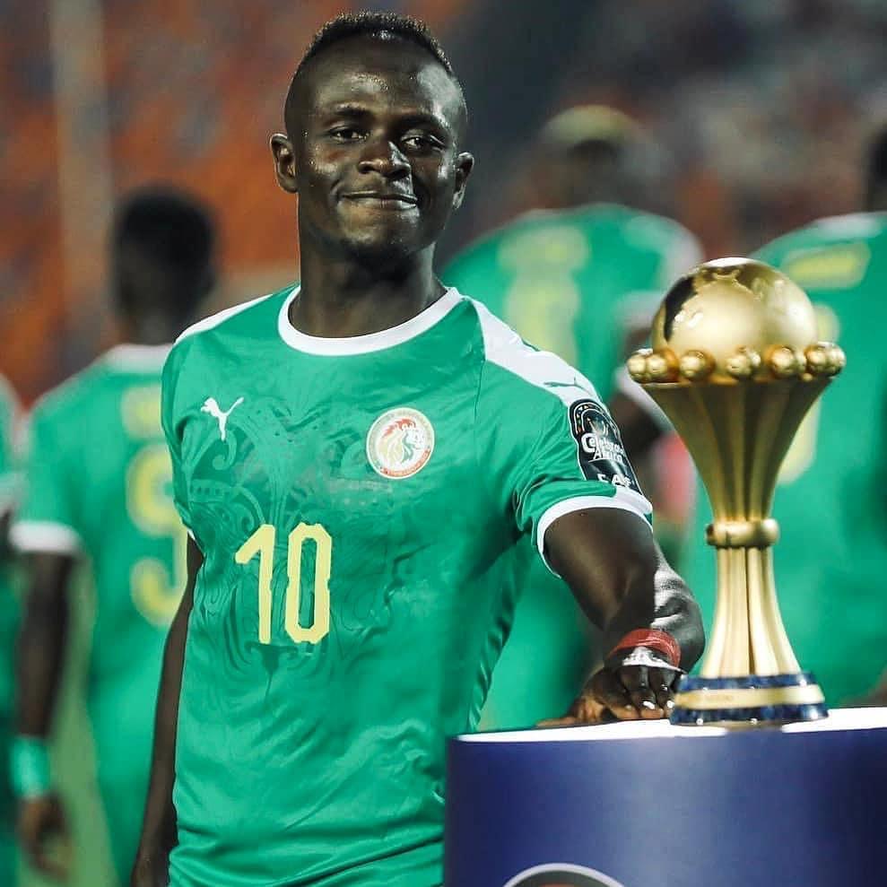 BooubaNiang's tweet photo. L'image de cette CAN !
Courage Jambar, tu as soulevé la #ChampionsLeague, tu soulèveras aussi cette #CAN avant de tirer ta révérence. #InshaAllah #proud
#SENALG #ALGSNG https://t.co/Z8Qd23fYeR