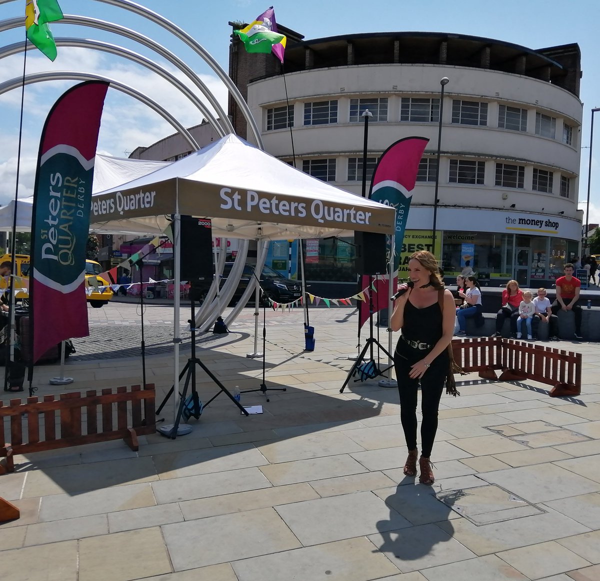 EventsFfts's tweet image. Making her @SPQDerby debut, the fantastic #StaceyLynn #Derby #SPQDerby #eventsmanagement #events #bustletobusiness #hustletothehighstreet #BID