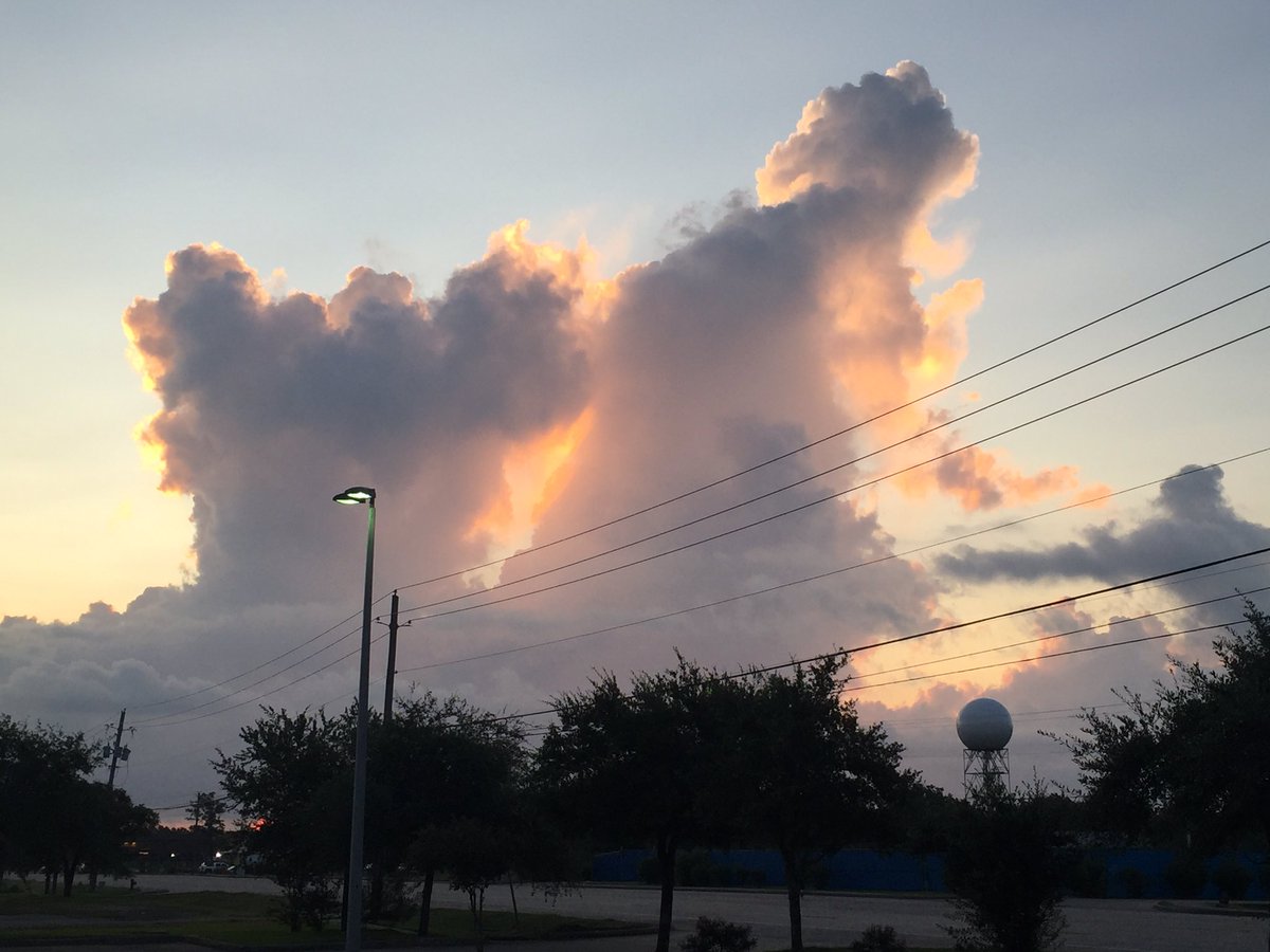 NWSHouston's tweet image. Good morning from NWS Houston/Galveston. Gulf moisture is on the rise this morning. How do we know? We are already seeing showers develop at sunrise. There may be a few more showers today with high temps in the mid 90s. #houwx #bcswx #txwd
