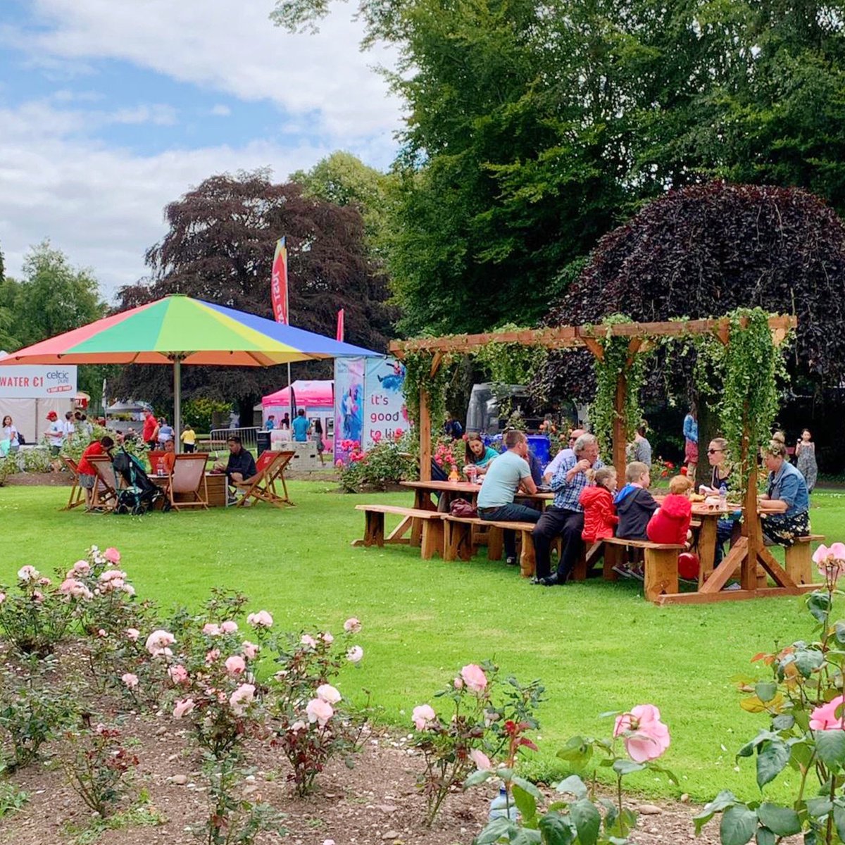 VerveLiveAgency's tweet photo. The @JustEatIE Street is popping up at Cork
@cityspectacular this weekend! Just Eat Waiters are on hand to deliver some delicious bites while you sit back and relax! #JustEat #CitySpec https://t.co/DdALbI7Hf4