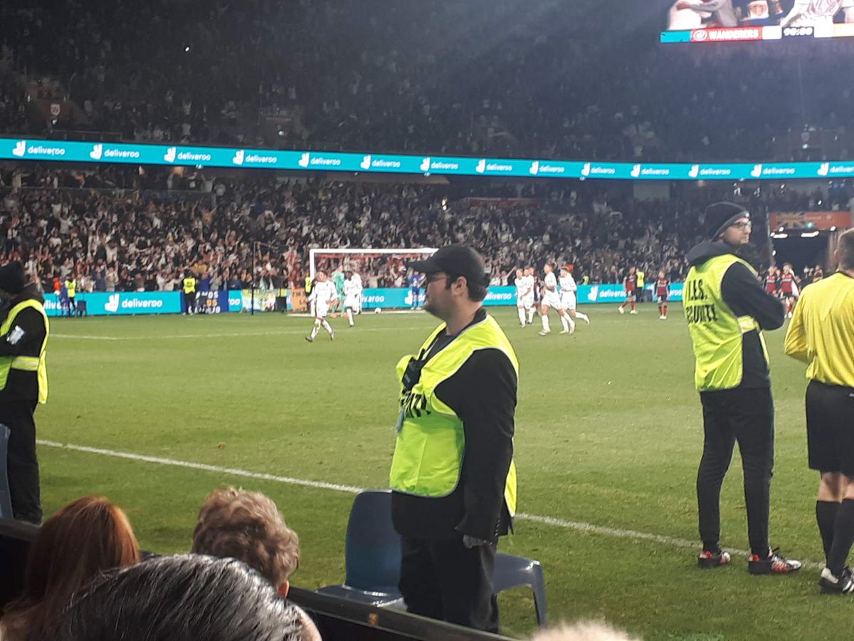 Dmixtaaa's tweet image. @BankwestStadium @wswanderersfc
Great night, so close to action. Too bad NHS Security thought they needed to stand, in front of their SEATS. So the people who paid top dollar could see fuck all of the action on the pitch coz of these brainless wannabe cardboard cops.
#WSWvLUFC