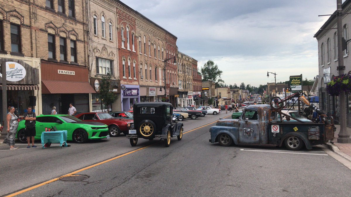 mand_jones87's tweet photo. Cars are already rolling in for the @mffireworks - It’s going to be a great day! #igniteyourweekend https://t.co/1Lw8jBMrn2