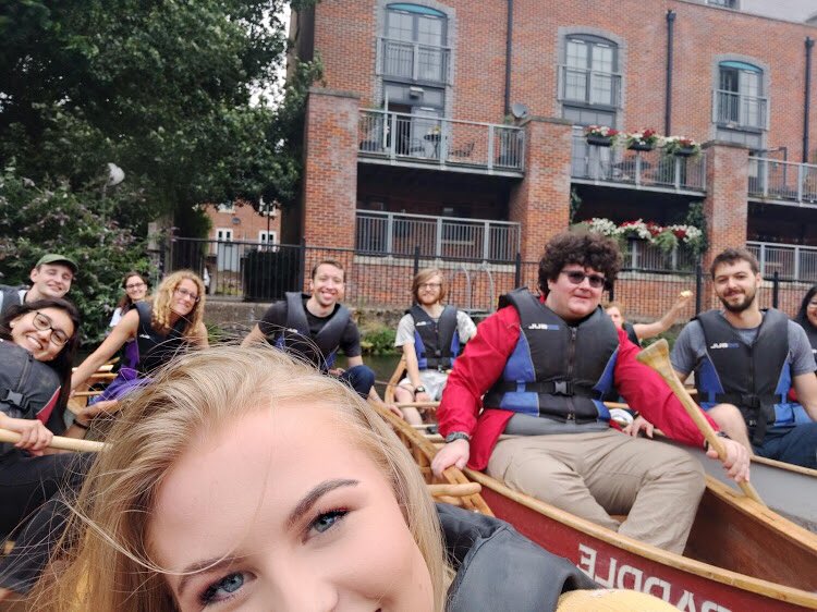 AnitaScoonesPhd's tweet photo. Some photos from yesterday’s @EarlhamInst student social ‘Pub and Paddle’!🚣🏼‍♀️🍻 why go on a regular pub crawl, when you can canoe from pub to pub😝 great way to end the week! Love being able to arrange social events with a great group of people ☺️ #studentsocial #phd #phdlife https://t.co/YF1F4NletB