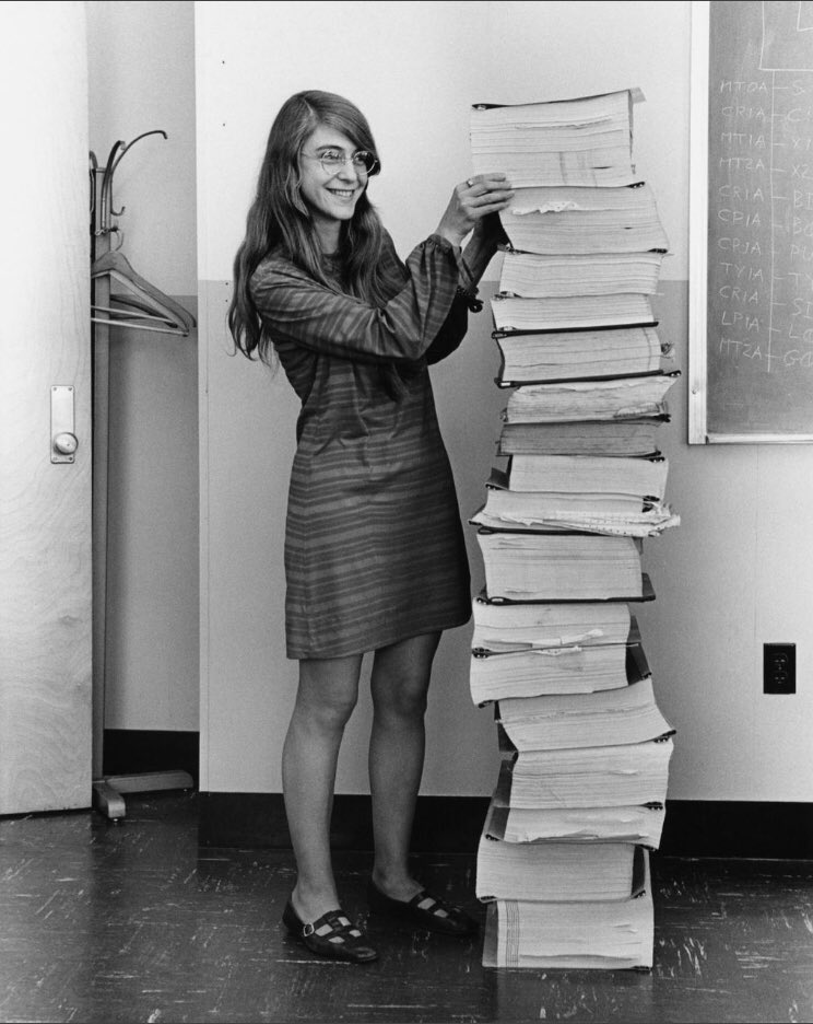 This is the amount of code that brought the man on the moon (Margaret Hamilton in the picture). By the way, apparently, code is available on GitHub: github.com/chrislgarry/Ap… #apollo11