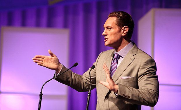 Addictd2Success's tweet photo. 40 Of Darren Hardy’s Most-Popular Success Quotes - https://t.co/84fPOHbwrp https://t.co/vZlHbRQRf4