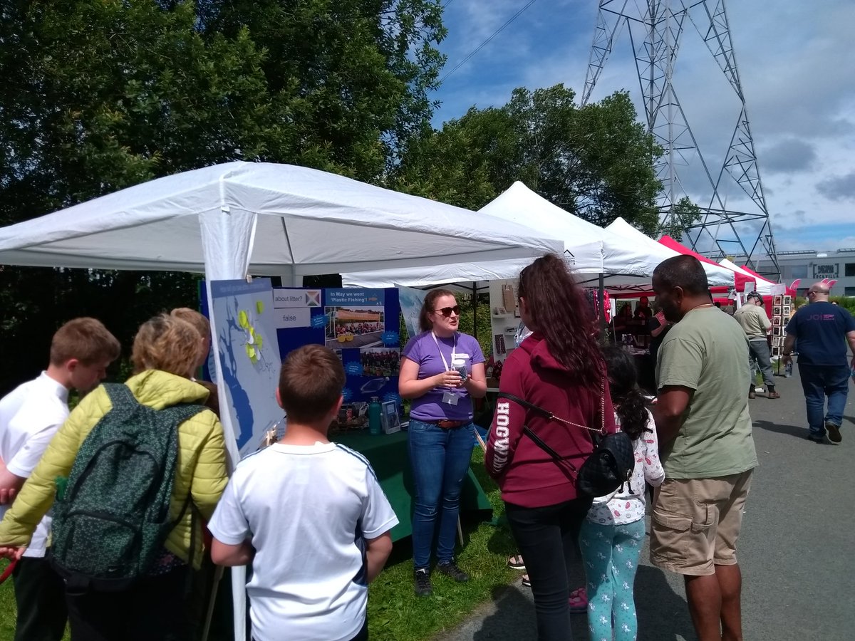 CReid_95's tweet photo. Great to have a chat with @KSBScotland at the @Glasgow_Canal #Festival to learn more about #UpstreamBattle stopping #MarineLitter at the source #GCF19 https://t.co/1KKpowHfOh