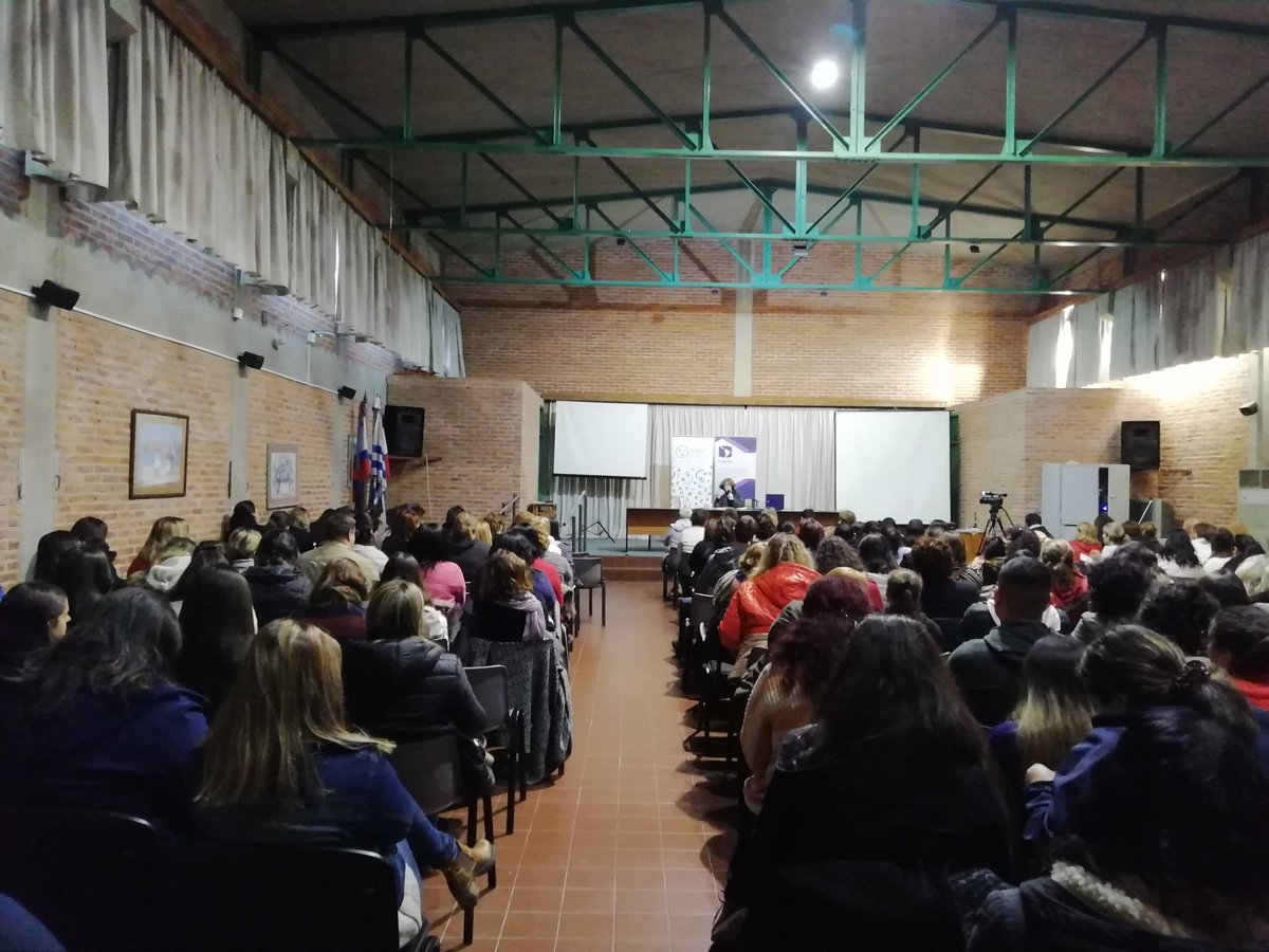 FLACSOUruguay's tweet photo. Graciela Frigerio abre la 4ta. Jornada del curso semipresencial "Educación inclusiva, un camino a recorrer...", organizado por @FLACSOUruguay con @Ceip_Anep @ces_Uruguay @UTU_Uruguay @UNICEFuruguay https://t.co/6Skn5KpsE0