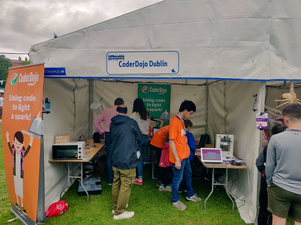 RosaLanghammer's tweet image. The fantastic @CoderDojoDublin representing at #DublinMaker.
Also check out @NIRaspJam, Turtlestutch with @magsamond and @richardmillwood, @wiaio and so many other cool things if you are near Merrion Square today!