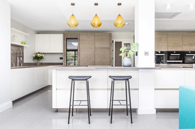 OpenhausK's tweet photo. Sepia oak | white glass
The long room @openhauskitchens .
.
.
.
#openhaus #rationalkitchen #kitchendesign #luxurykitchen #sussex #surrey #designinterior #interiordesign #architect #kitchenarchitecture #dreamkitchen #rationalkitchen #rationalfurniture #ki… https://t.co/Ww3ZKsZJB9 https://t.co/WatTBne326