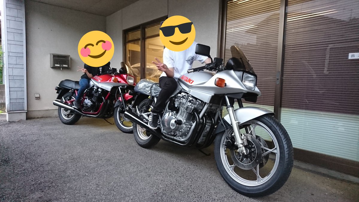 takubo25's tweet image. 配達先で盗難車見つけたら警察に感謝状と記念品を頂きました💦
その後Y'sさんのコレクションのカタナに跨がるというとても貴重な体験をすることができ感動しました！ありがとうございます！ほんとカタナかっこいい♪