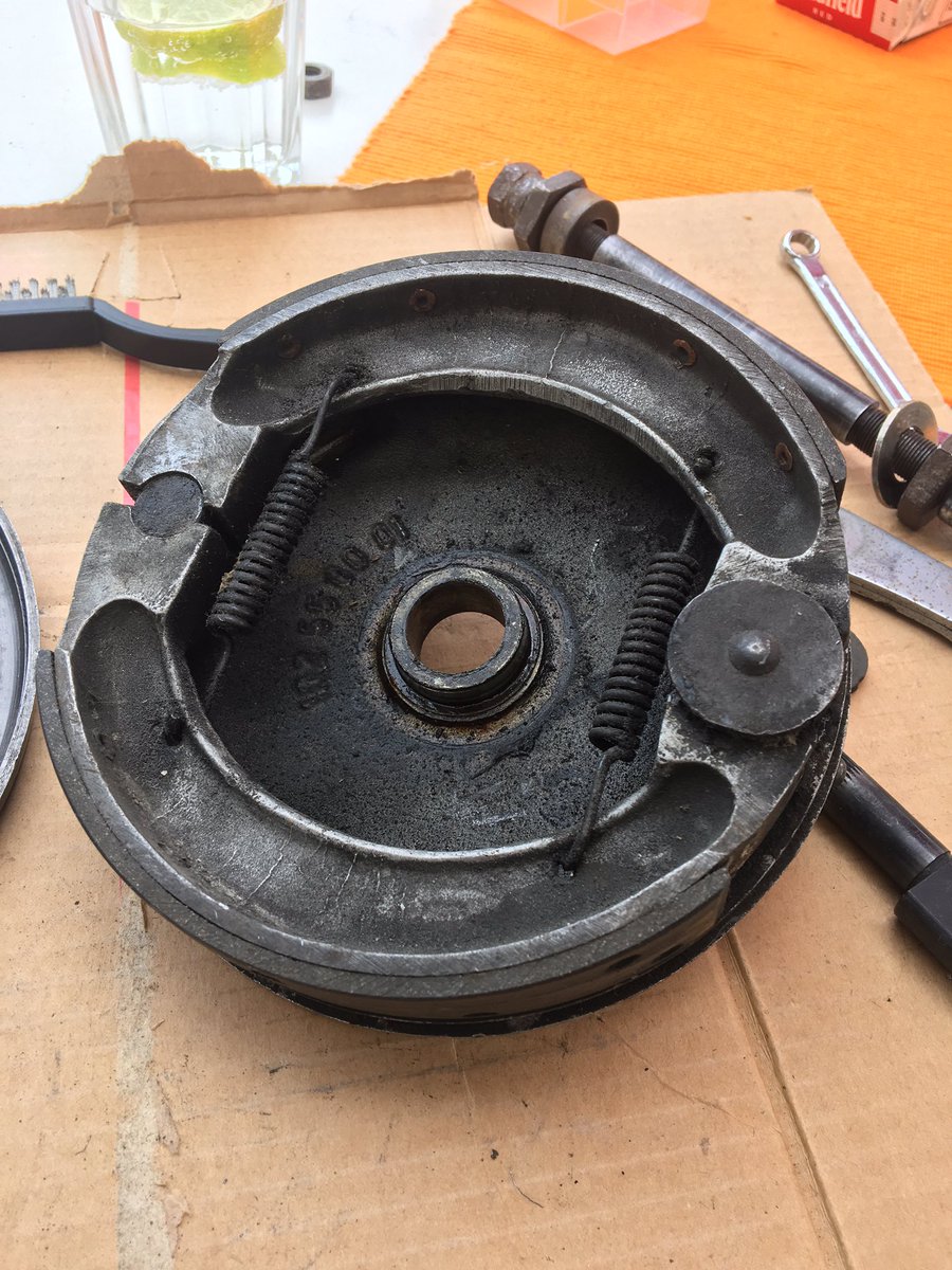 kakabimbo's tweet image. Step 5. Projekt #Dürkopp #MD150Sport.  Heute Bremsen gängig gemacht und Motor eingebaut.