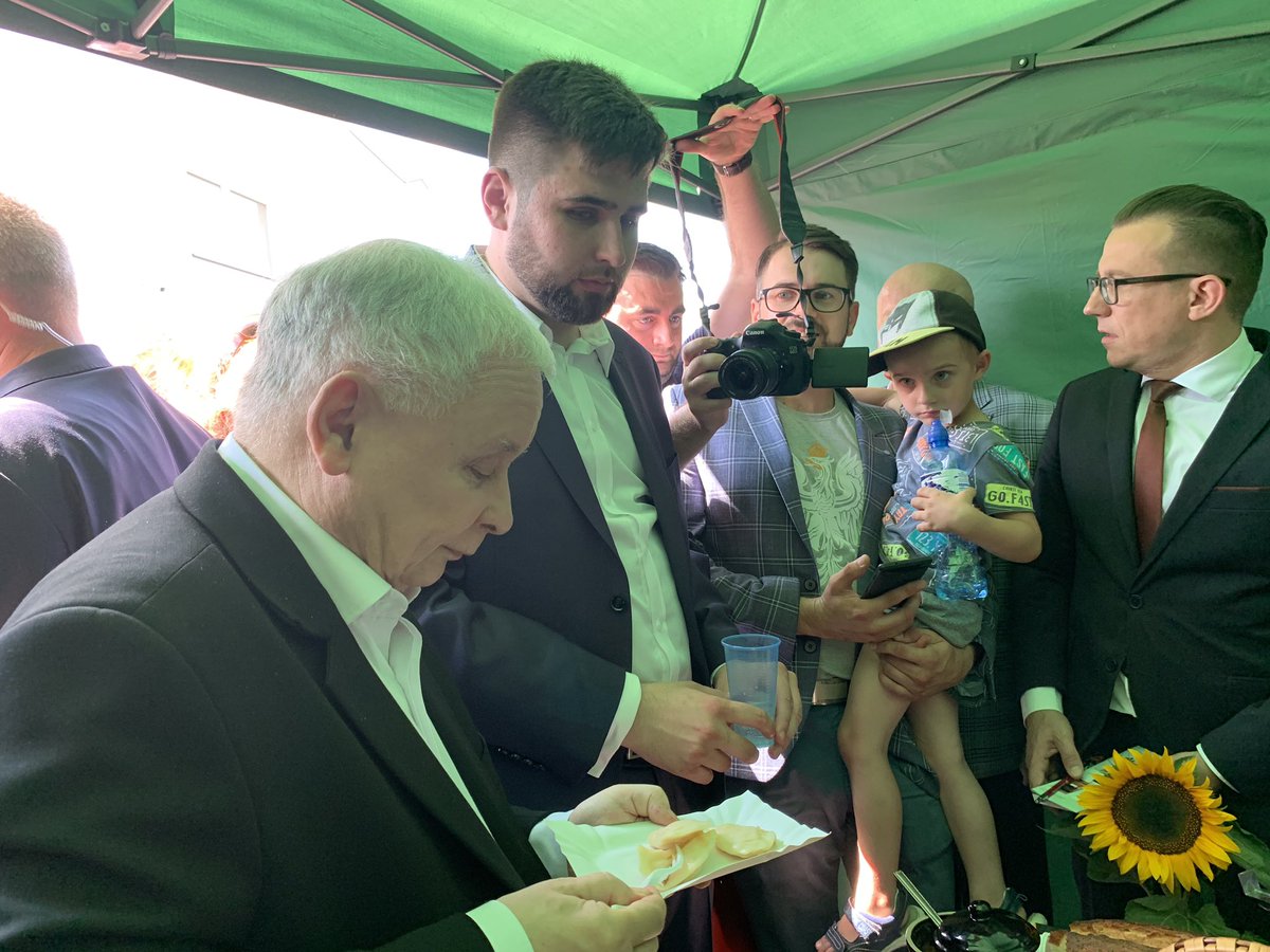 pisorgpl's tweet photo. Prezes #PiS J. #Kaczyński na #PiknikRodzinny. #DobryCzasPL https://t.co/ygQSn1Kssp