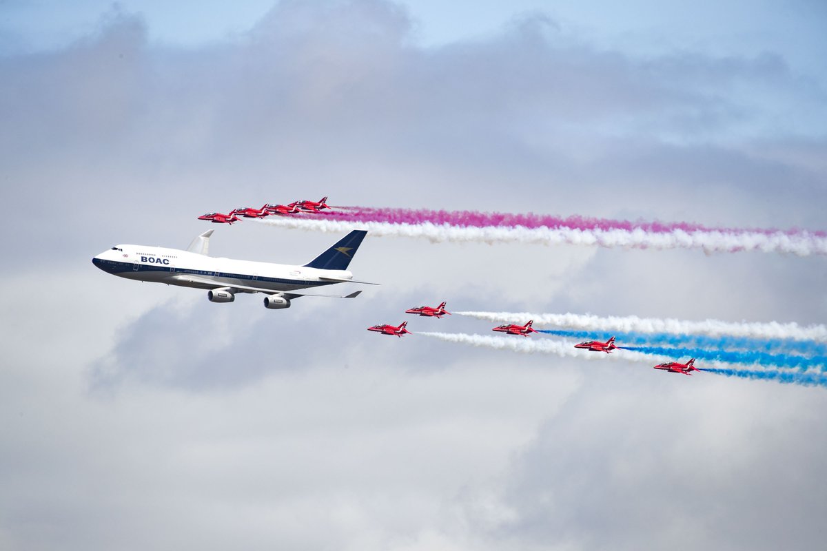 The best of British: An incredible sight as the <a href="/rafredarrows/">Red Arrows</a> perform a flypast with this BOAC-liveried Boeing 747 at @AirTattoo 2019, to mark <a href="/British_Airways/">British Airways</a>’ centenary.

#RIAT19