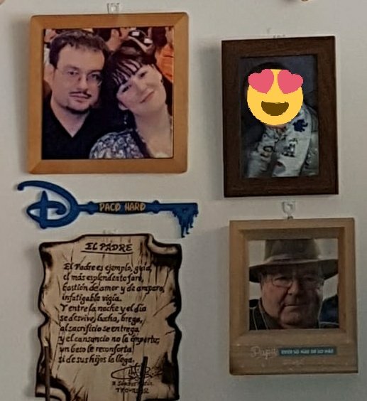 Afriki__'s tweet image. Le hemos mandado un #magicmail al #abuelobeige y ha puesto el regalo en un sitio de honor ✨😍