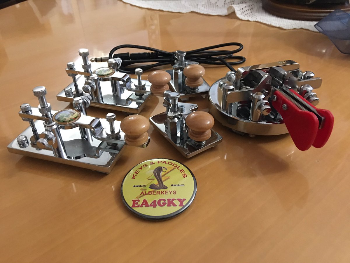 EA4DD_ALBERKEYS's tweet photo. #alberkeys #variados #circlekey #tortukey #microkey #hamradio #telegrafia #morse #hamradio #cw #cwqrs #llavestelegraficas #tortugascw
Buen rato de montaje !! Merece la pena ! Espero les guste a los diferentes colegas !! ππ»ππ»ππ» https://t.co/hWYcCjmQx5