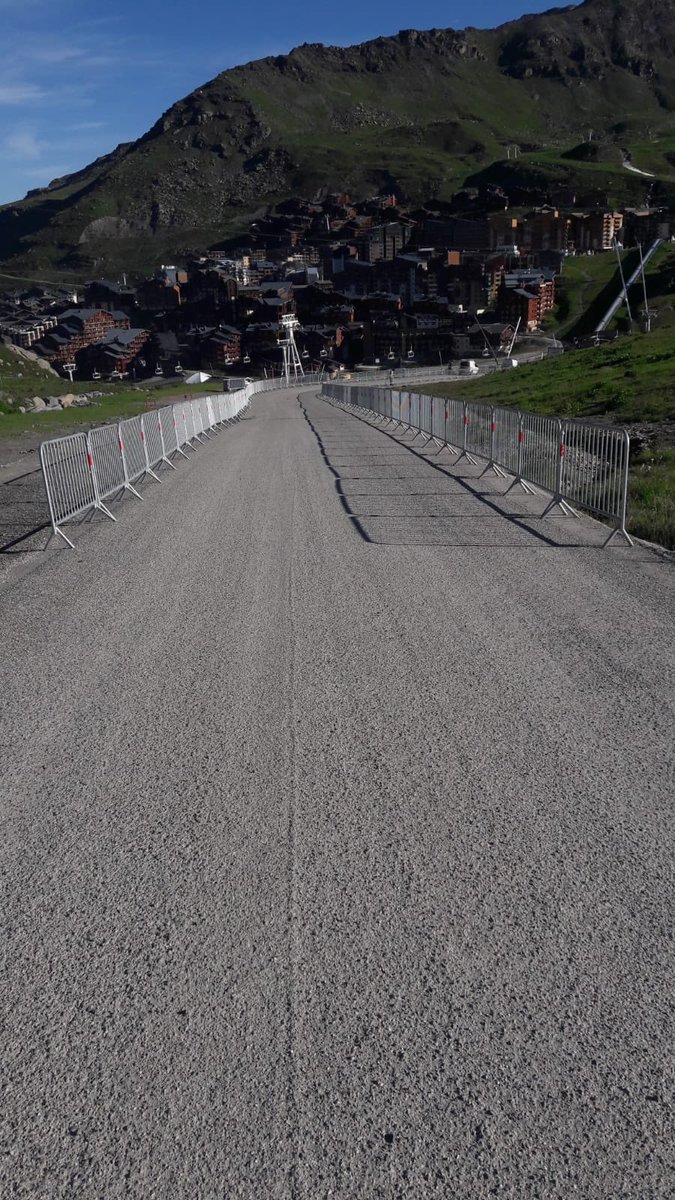 MarieMarsaa's tweet photo. Boulot de titan de la part de toutes les équipes ! @Val_Tho est prêt à accueillir les 15 000 cyclistes de @letapedutour demain !!! Soyez forts  💪🏼 https://t.co/mF3158ISHC