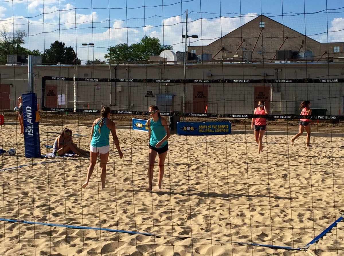 TaraCullen4's tweet photo. Spending this beautiful Saturday watching @CullenAyla play in her 1st sand tournament! I could get use to this!! #vbgirl https://t.co/tpGiRq9uaz