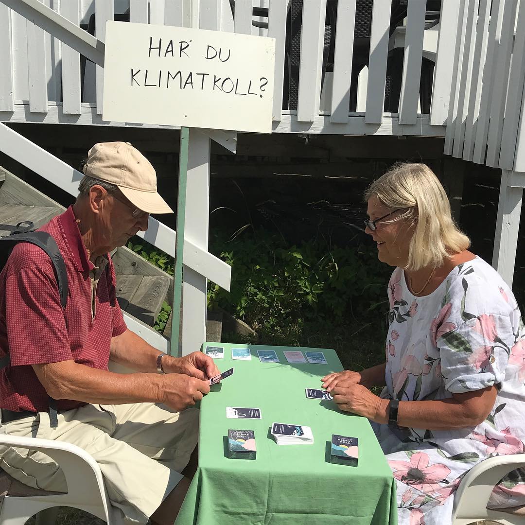 kortspeletklim1's tweet photo. Passa på att #spela kortspelet @Klimatkoll nu i #sommar! Ett lustfyllt och engagerande spel om #klimat, #livsstil och #hållbar #konsumtion. Ger garanterat aha-upplevelser och sätter fart på snacket! #semester #sommarlov #spel #kortspel #climate #Sustainability #läromedel #nöje https://t.co/LP3KrUuG9e