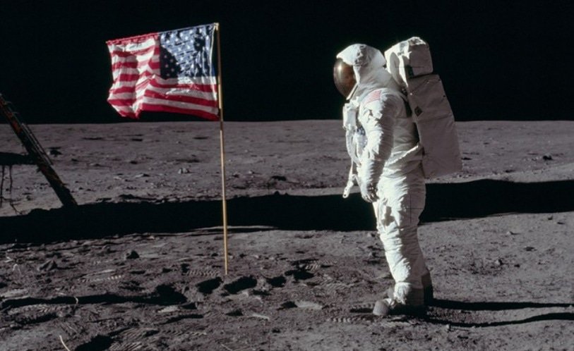 MargatManon's tweet photo. That's one small step for (a) man; one giant leap for mankind. https://t.co/grOLVeShOb