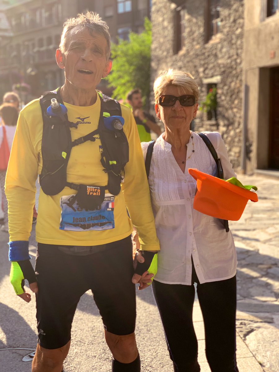 andorraultra's tweet photo. La vida, como una carrera, está llena de pequeñas experiencias. Jean Claude de 72 años, ha vivido la suya recorriendo Andorra durante 11h para ser finisher de la Marató dels Cims (42,5km / 3000d+). Al acabar, besa a su mujer y se van caminando tranquilamente. Esto es #AUTV2019 https://t.co/UspdMZWnyN