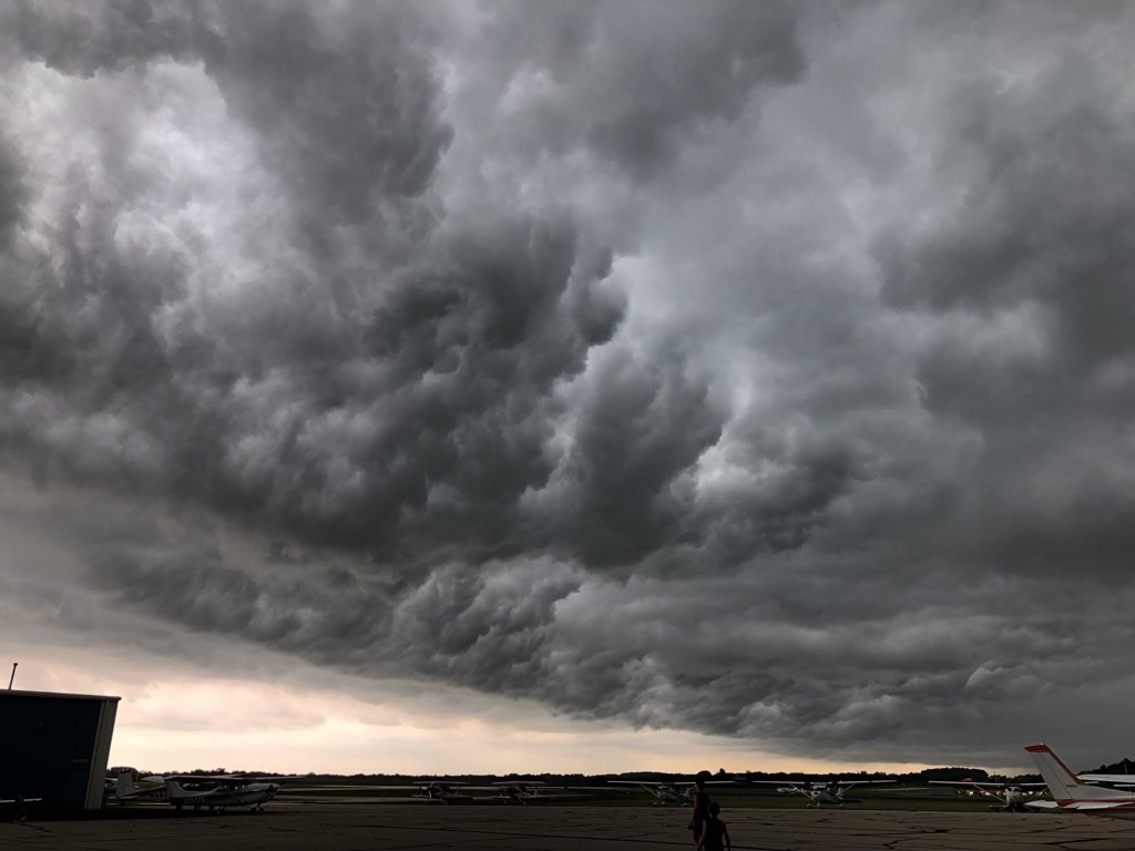 Captain_Ron's tweet photo. Some crazy cloud here at Dodge #HopToKosh #OSH19 https://t.co/zDQEYq494x