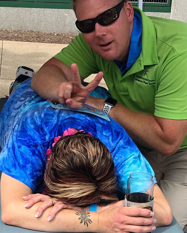 AfterBurn739's tweet image. This is how @kittyafterburn gets a massage.  #beerinhand #halfkrun ift.tt/2M4d7ji