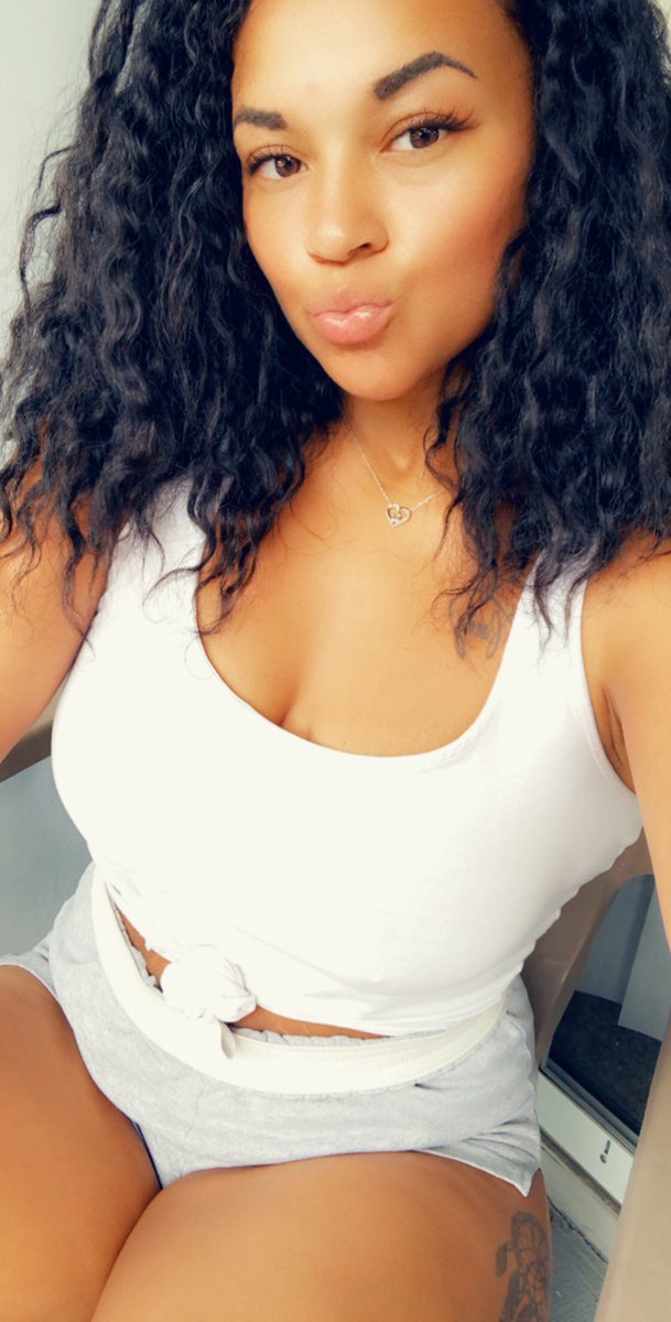 Ra_Shenea's tweet photo. This Florida sun though ☀️ #iglowdifferent https://t.co/m4YcNbQQl7
