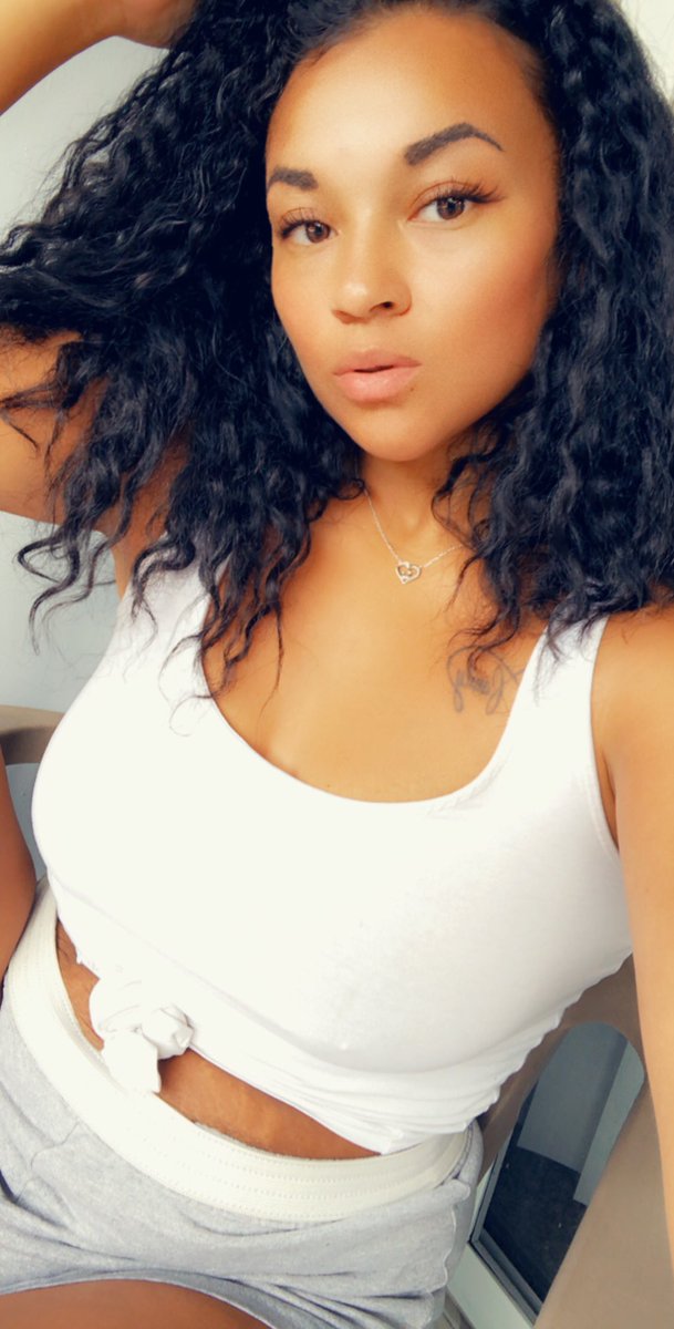 Ra_Shenea's tweet photo. This Florida sun though ☀️ #iglowdifferent https://t.co/m4YcNbQQl7