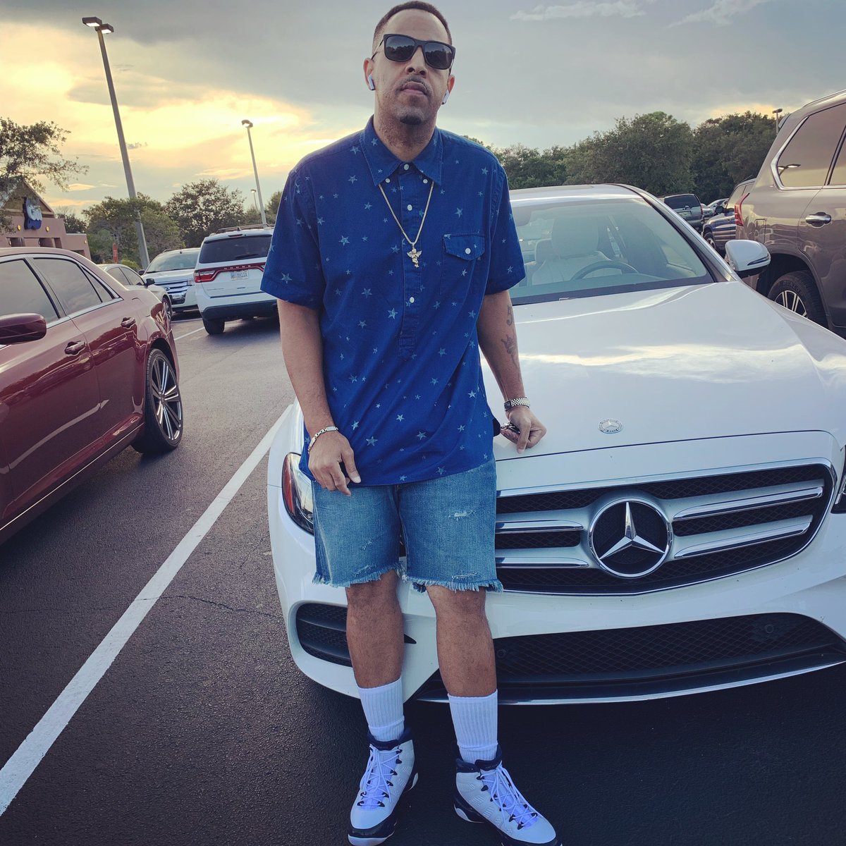 ashleylovechild's tweet photo. DRIP!! #AshleyLovechild In a world sooo cold. #OUVRecords #RalphLaurenPolo @ralphlauren #Savage @mercedesbenz #SplashSkyWalker https://t.co/oSIYODTscd