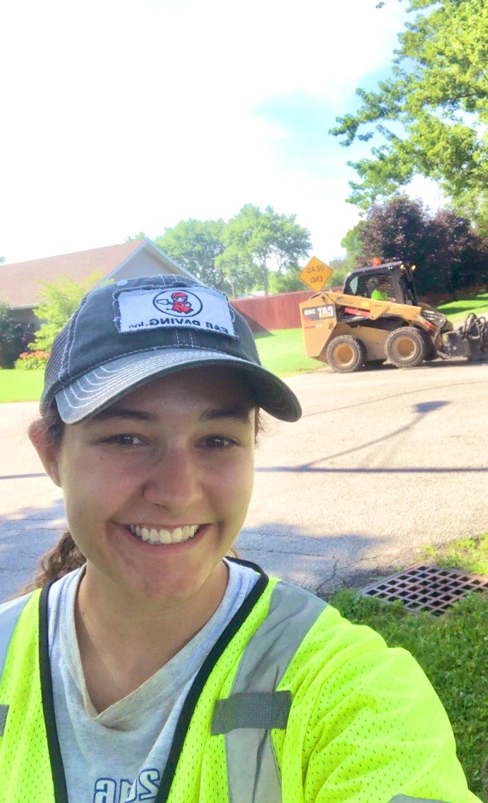 ONUVB's tweet photo. July Check-Ins.... onto the juniors and first from Noblesville, IN., Hope! She has an internship at E&B Paving and was able to celebrate her beautiful sister’s wedding!!! #Summer2019 #Bears #whatyadoingbears #julycheckin #dedicated #familywedding #internship https://t.co/Eu5r1THbu2