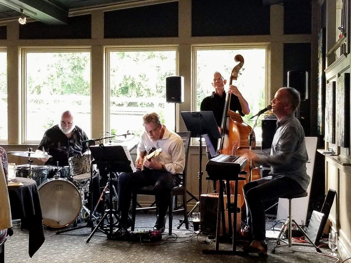 RT <a href="/JimClaytonJazz/">Jim Clayton</a>: I spent last night at Michael's On The Thames with my fave London players: <a href="/ChrisNorley/">Chris Norley</a>, Sandy Mackay and Larry Ernewein. These guys make a terrific combo, and <a href="/michaelonthames/">MichaelsontheThames</a> is a great spot to play.
Photo courtesy of Goli.