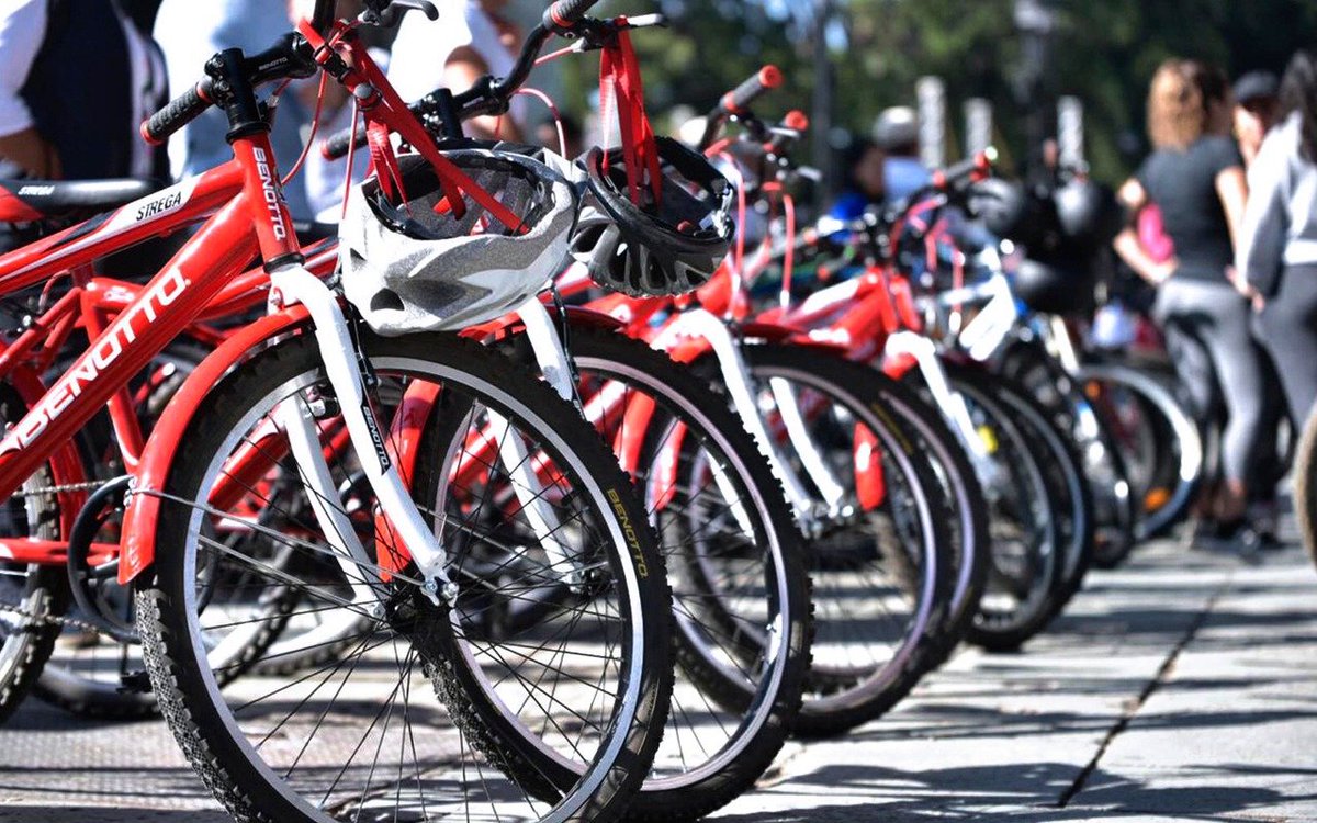 nassarmariana's tweet photo. En el Gobierno de @alejandromurat trabajamos por una movilidad sustentable, junto a asociaciones civiles, inauguramos la Ciclovía #FeriaGuelaguetza con una rodada del Centro Histórico al #CCCO. Tú también conócela y durante la #Guelaguetza2019 disfruta de #Oaxaca en bici. https://t.co/8iMzAVVYh5