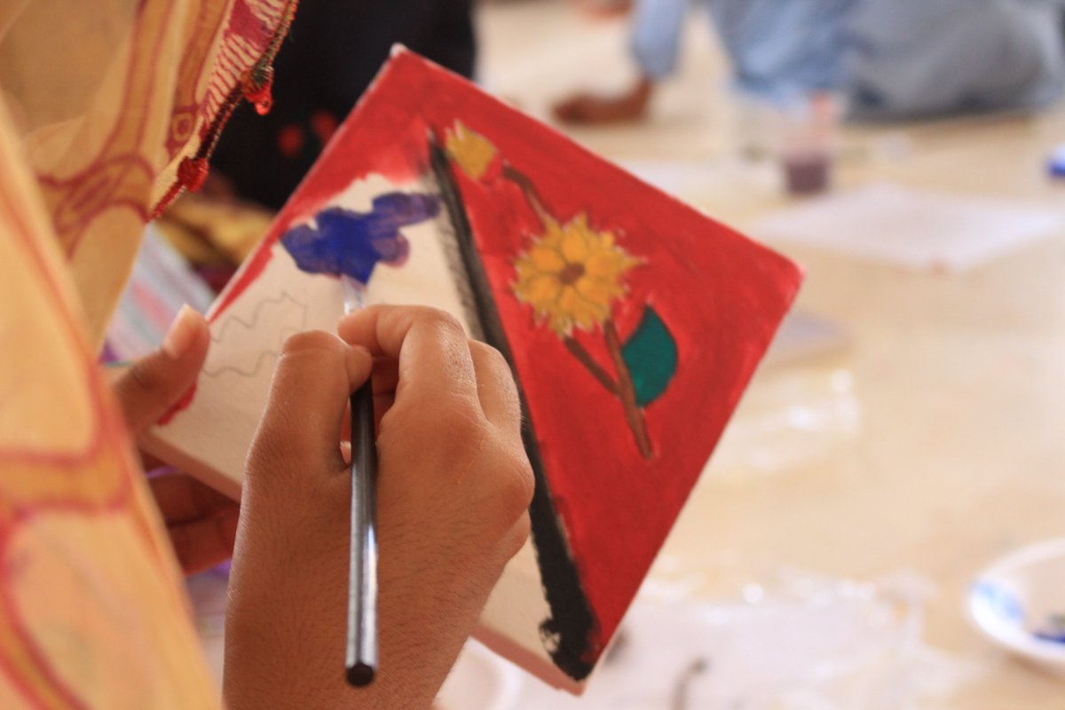 Kechsummercamp1's tweet photo. #Arttherapy #selfawareness #feelings of #selflove #decreases #depression #anxiety #creativity #SDG3 #brushes #MentalHealthMatters @Relivenow1 @arttherapynews @GrayScaleFilmTV @arttxalliance @nadinefeghaly @sonal_dhanani @GirlRisingPak @BBCUrdu #KSC19 https://t.co/McQFrEuVV8