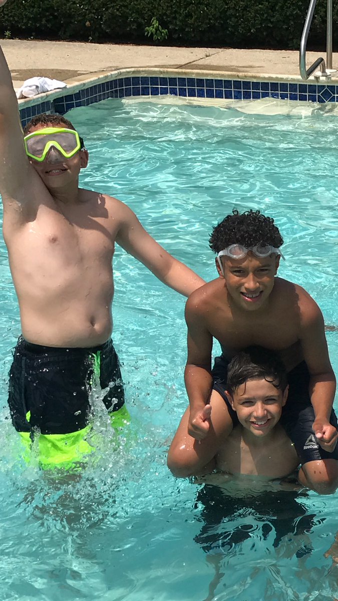 ginni_burton's tweet image. I have the best job at RBTV!!! 😎#lifeguardlife #whatheatwave