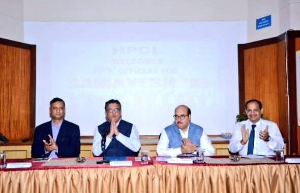 HPCL's tweet photo. Sh A.Datta, ED-HR &amp; Sh R.Narang, ED-MktgFin. #HPCL addrssd newly recruitd CAs during #Samavesh closing session at #HPMDI
ED-HR~HPCL is in takeoff mode &amp; they as harbingrs of change can make huge diff.
ED-MktgFin.~They need tobe innovative, energtic to make job enriching, enjoyble https://t.co/HxkuTsKsXN