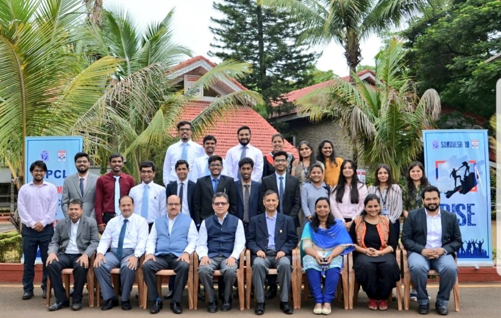 Sh A.Datta, ED-HR &amp; Sh R.Narang, ED-MktgFin. #HPCL addrssd newly recruitd CAs during #Samavesh closing session at #HPMDI
ED-HR~HPCL is in takeoff mode &amp; they as harbingrs of change can make huge diff.
ED-MktgFin.~They need tobe innovative, energtic to make job enriching, enjoyble