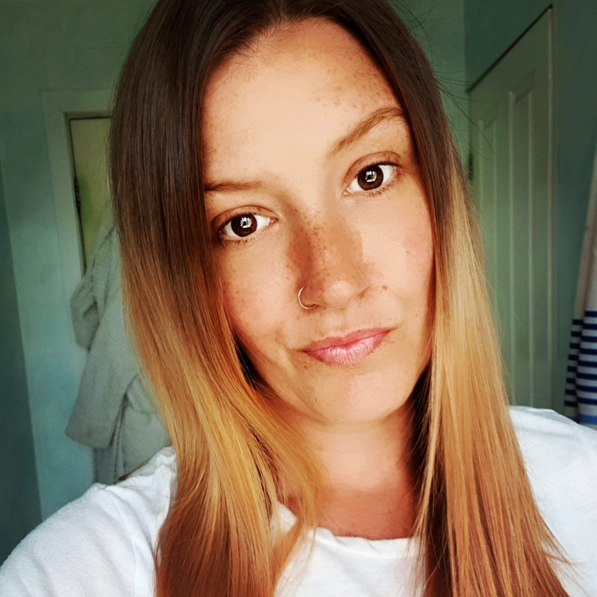 stephiemc07's tweet photo. 🤳🏼 #selfie #saturdayselfie #makeupfree #pinklipbalm #freckly #freckleface #ginger #naturalginger #me #myself #i https://t.co/hGlf1C3nfj