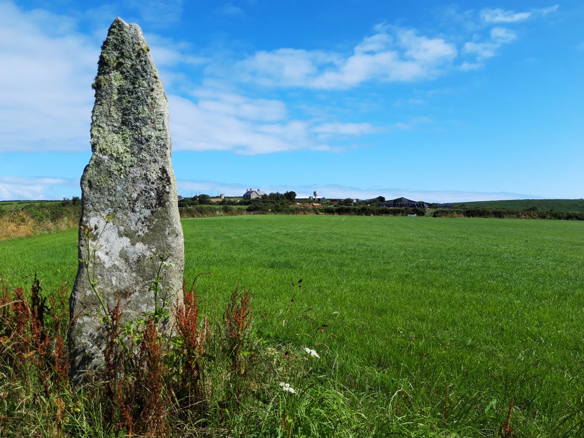 Try Menhir is hidden away in a field just off Gear Hill. Close to Mulfra Quoit & the settlements of Mulfra Vean, Chysauster & Bodrifty. Excavated in the 50's and 60's when a cist with an intact beaker & cremated and unburnt bones were discovered. #PrehistoryOfPenwith #megalithic