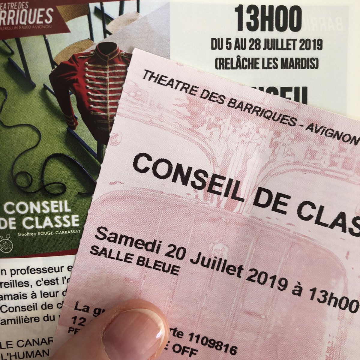 Fan_du_OFF's tweet photo. CONSEIL DE CLASSE aux Barriques à 13h : un beau texte sur l’enseignement, très bien porté par l’acteur. #OFF19 https://t.co/xf3lSJEjKs