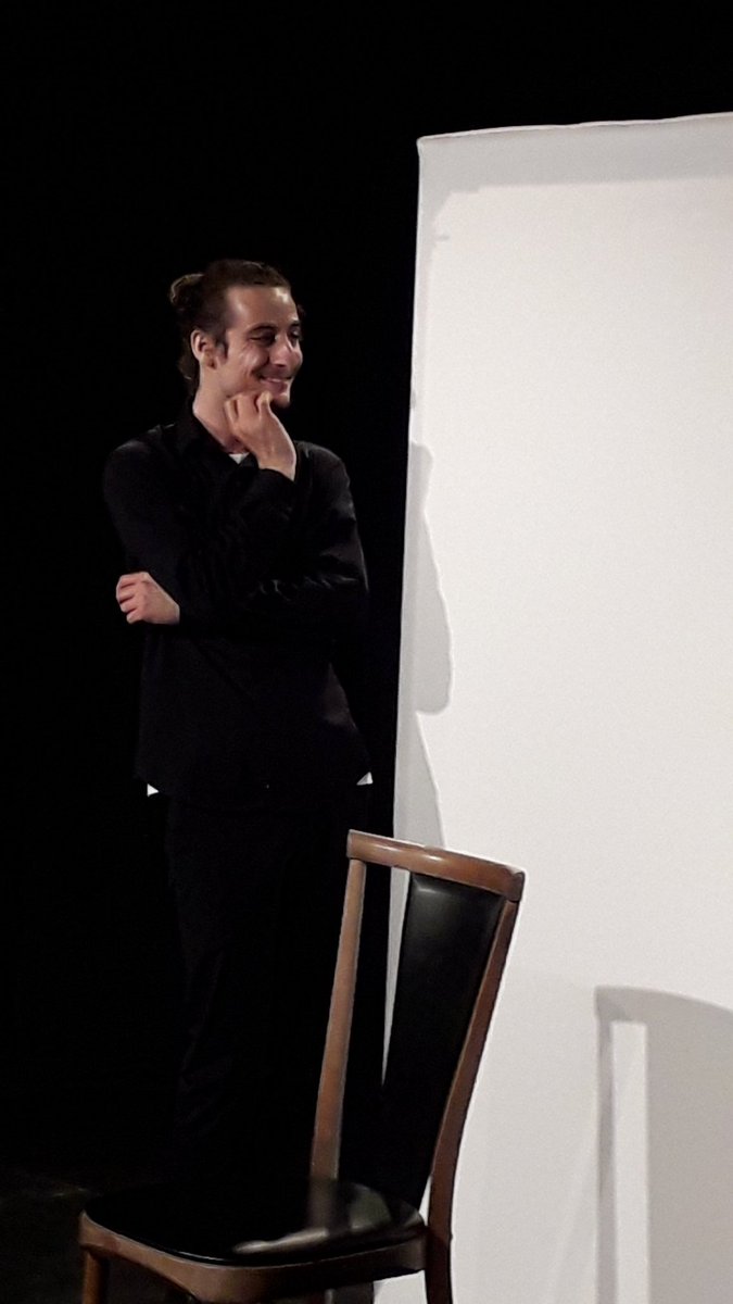 RomainFavier84's tweet photo. Salle remplie hier pour "le sablier" 🤩
@espace_alya, 21h10.
Seul-en-scène poétique, drôle et émouvant.
Vous passerez un bon moment !
@avignonleoff @VillageduOFF @ticketOFF19 @AvignonOuf #OFF19 #avignon #festival #festivaloff #avignonoff #festivaldavignon #avignon2019 https://t.co/hNGwYcCL8C