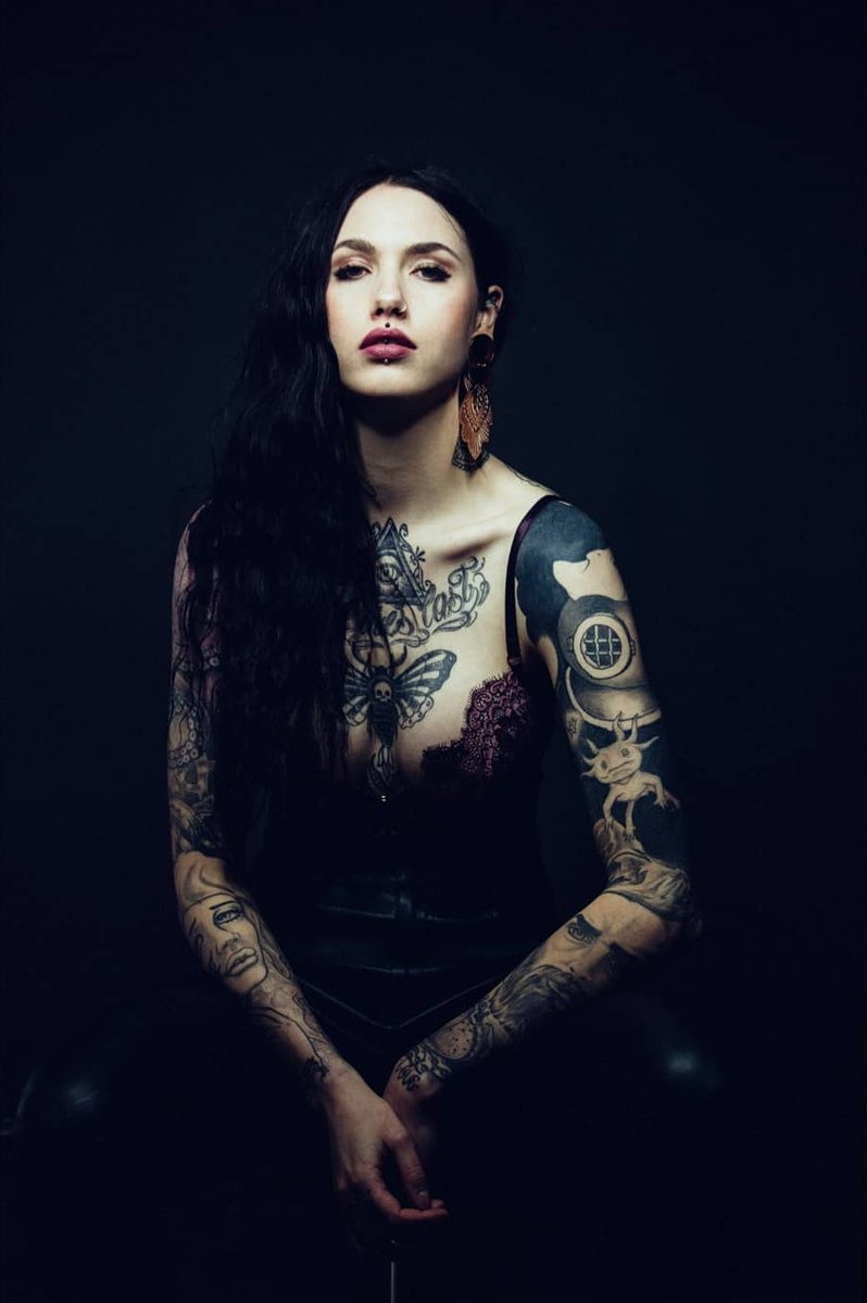 WerewolfInside's tweet image. ━ Fandomless OC
━ Werewolf
━ Bartender at @GuiltyPleasurs_
━ MV/MS

━ Any verse/fandom welcome
━ Serious and descriptive writer
━ Dark and mature content
━ Sometimes NSFW, but never DTF!

Penned by #ᴠɪᴏʀᴀ

#FandomlessRP #OCRP #MVRP