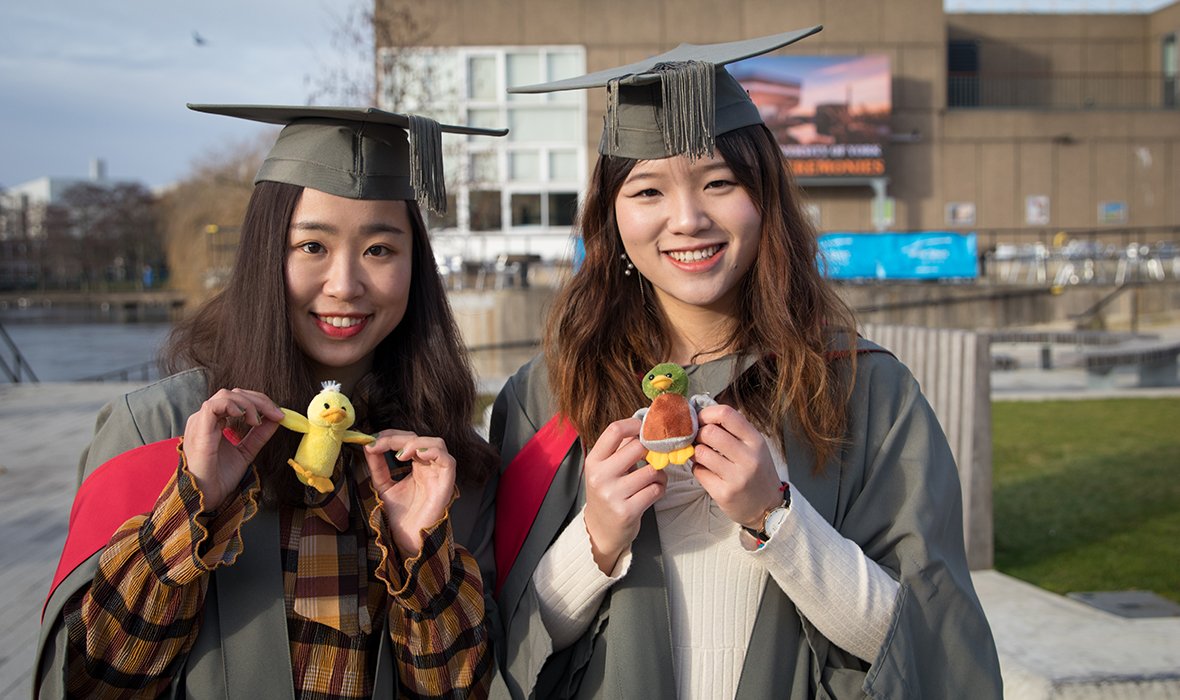 UniOfYork's tweet photo. Are you a #UoYGrad? Make sure you keep in touch. Visit YorkSpace to find out more: https://t.co/GMq8Vqp1W2 @UoYAlumni #UoYGraduation https://t.co/bNmhmxHN4s