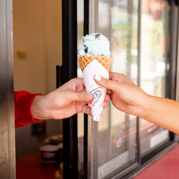 BrustersFresh's tweet photo. The best way to celebrate #NationalIceCreamDay is with Bruster's handmade daily artisan Ice Cream! We're offering double points on Sweet Rewards loyalty member purchases tomorrow only at participating locations. Excludes gift cards. #30yearsofbrusters
Photo By: @editbylauren https://t.co/t5sSOnrJRQ