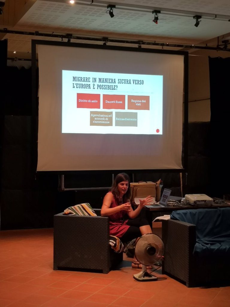 YaBastaBologna's tweet photo. In corso la formazione del team di psicologi per #mediterranea Un mare nella mente, organizzata dal laboratorio salute popolare di #Làbas. Qui il programma completo https://t.co/AKe4d2F1gS https://t.co/OCCR4PoEna