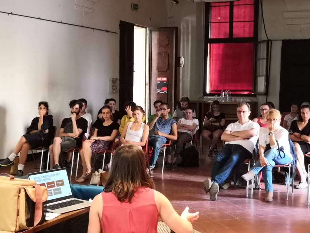 YaBastaBologna's tweet photo. In corso la formazione del team di psicologi per #mediterranea Un mare nella mente, organizzata dal laboratorio salute popolare di #Làbas. Qui il programma completo https://t.co/AKe4d2F1gS https://t.co/OCCR4PoEna