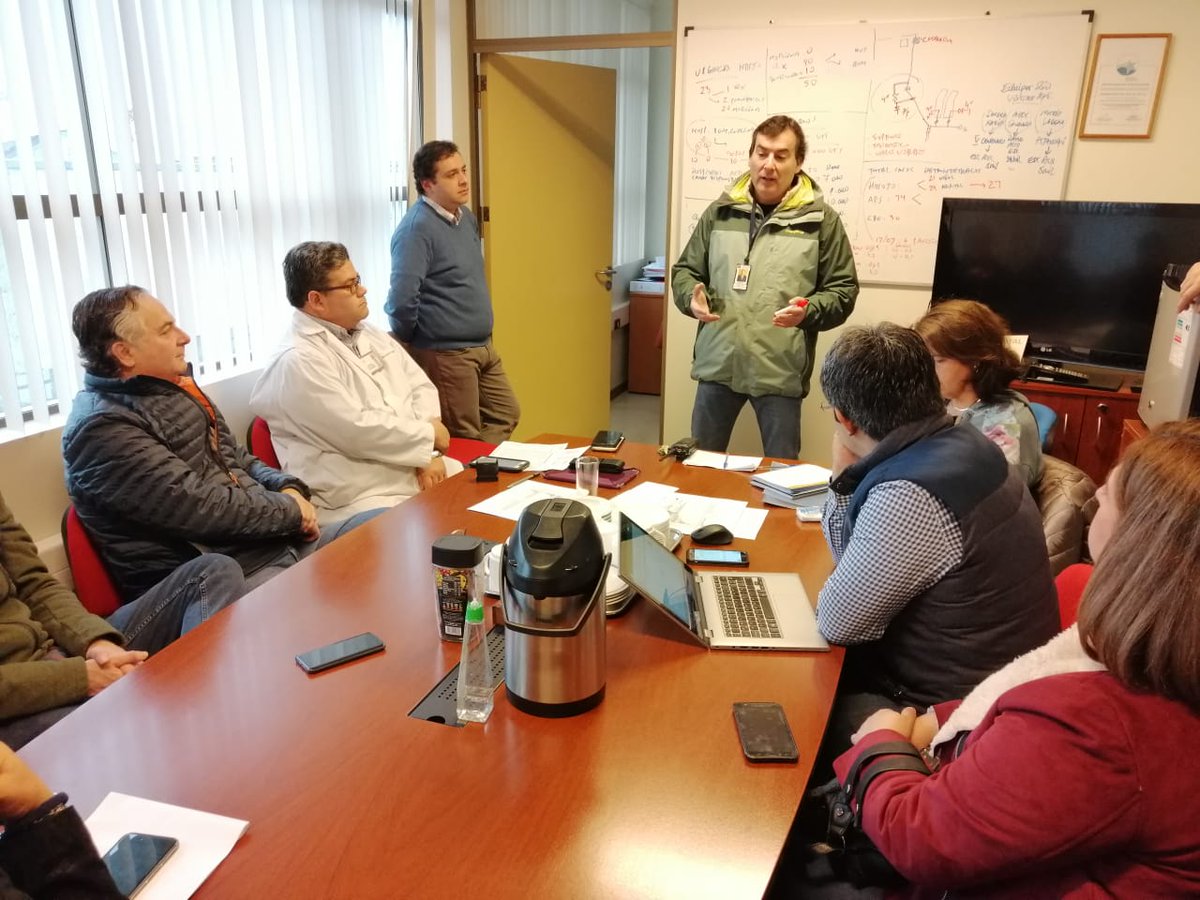 SSaludOsorno's tweet photo. #Sábado Equipos técnicos y clínicos del @SSaludOsorno liderado por @MLarrondoC siguen coordinando acciones para supervisar funcionamiento de la red asistencial de #Osorno, a la espera de la normalización total del suministro de #agua en la ciudad. https://t.co/3jbC9hjhBN
